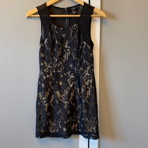 Junior’s Black/nude dress